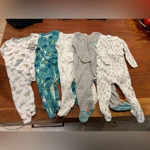 Bundle of 5 footies for $20 🦖🦕🦖🦕